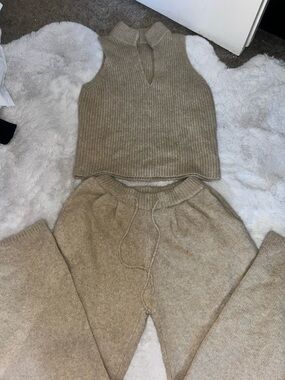 the cutest,  cozy Elevenora two piece beige set😍